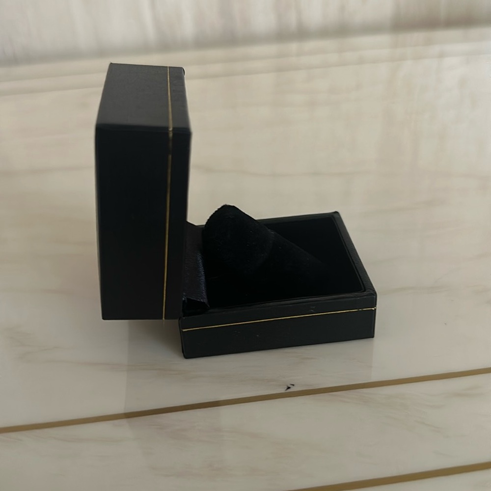 Ring box
